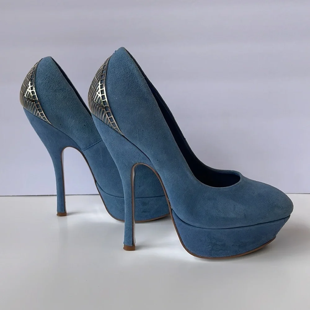 H BY HALSTON. Light blue stiletto heels with silver cage design in women’s sz 6